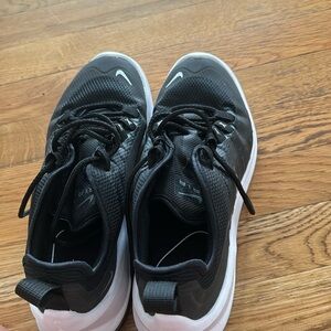 about a year ago, I bought these shoes, but then I never wore them. brand new